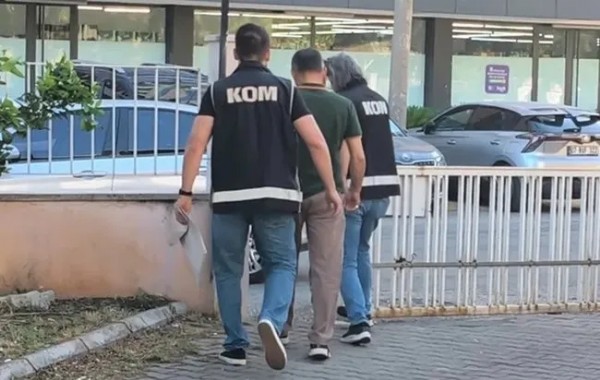 CHP’li başkanın rüşvet trafiğini yeğen yürütüyordu! Başkanın yeğeni 'çantacı' çıktı